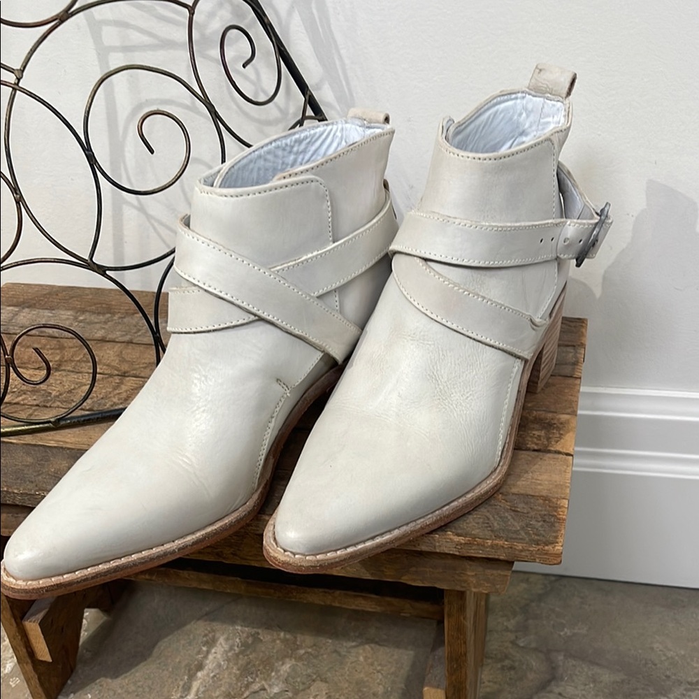 🆕 Free People Back Loop Ankle Boot